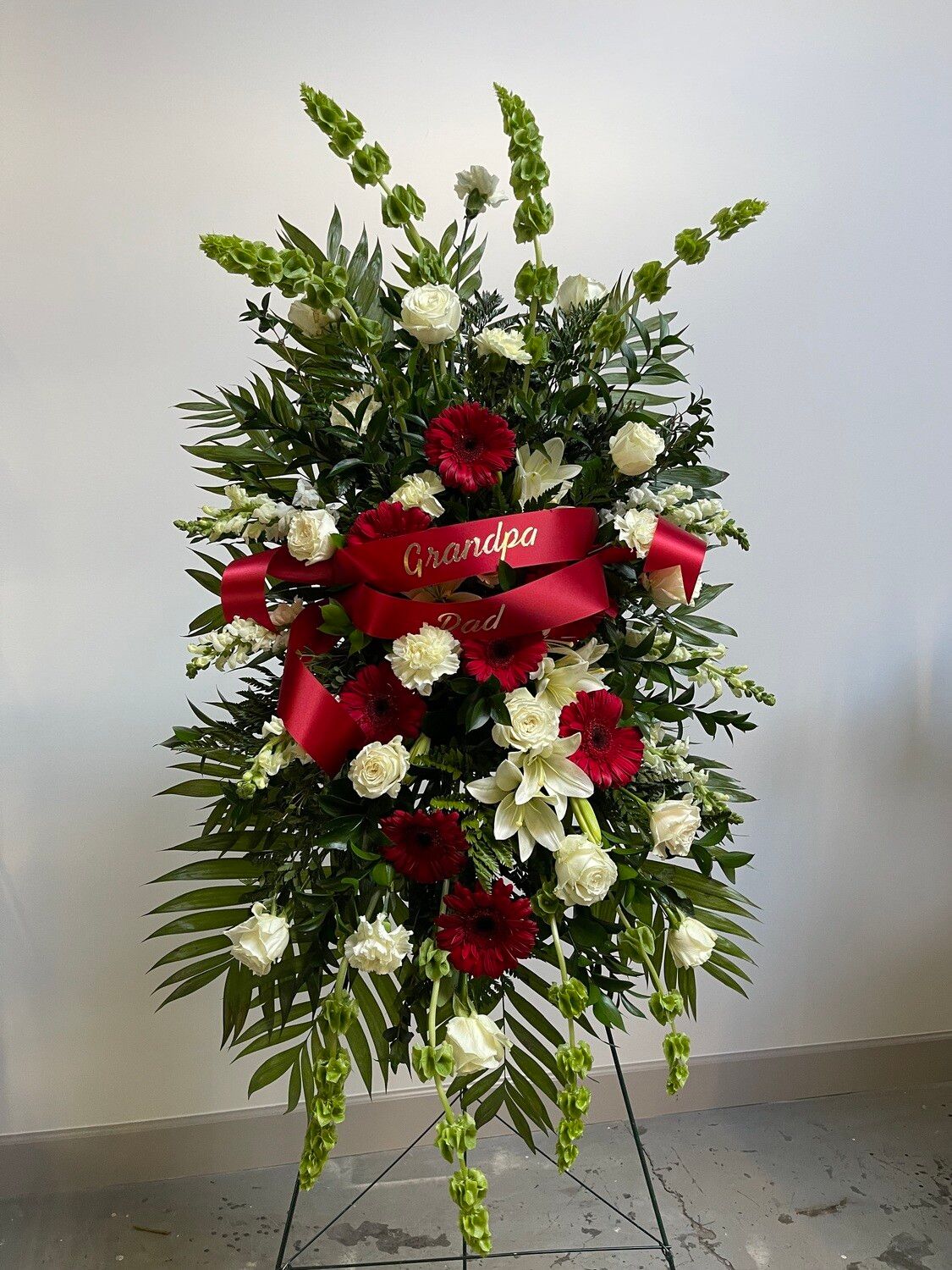 Red and White Tribute Easel Spray
