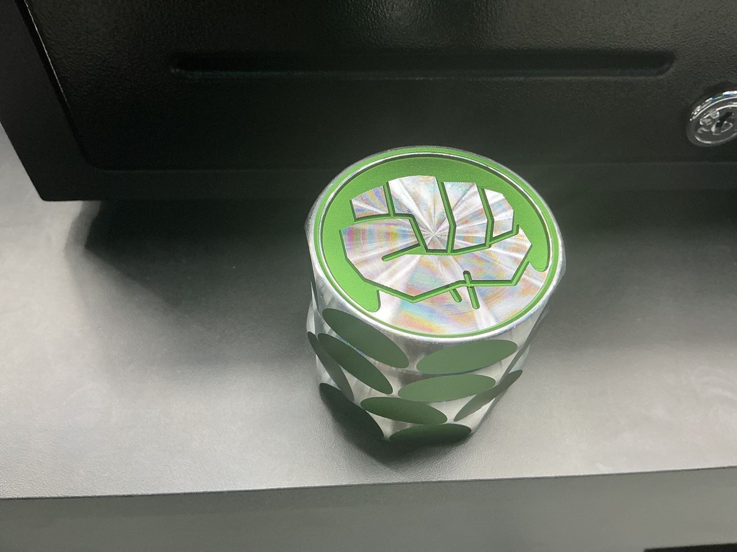 Crushers grinder, Colors: Purple and green