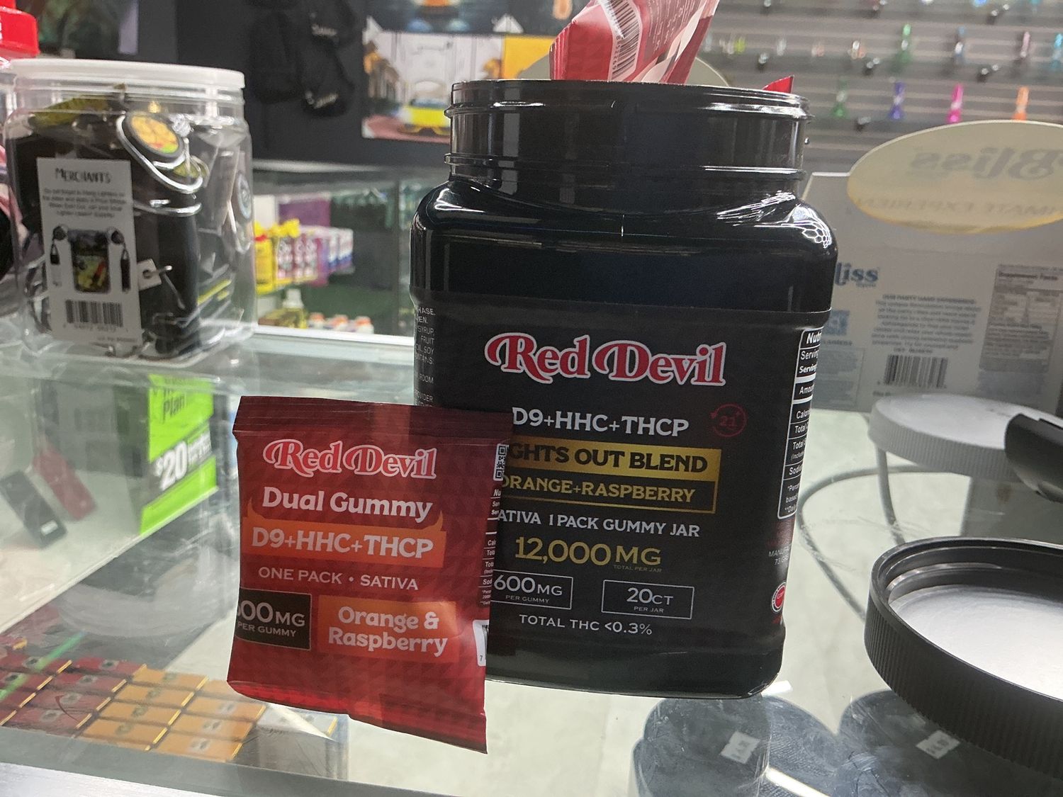 Red Devil Dual Gummy, Flavors: Sativa