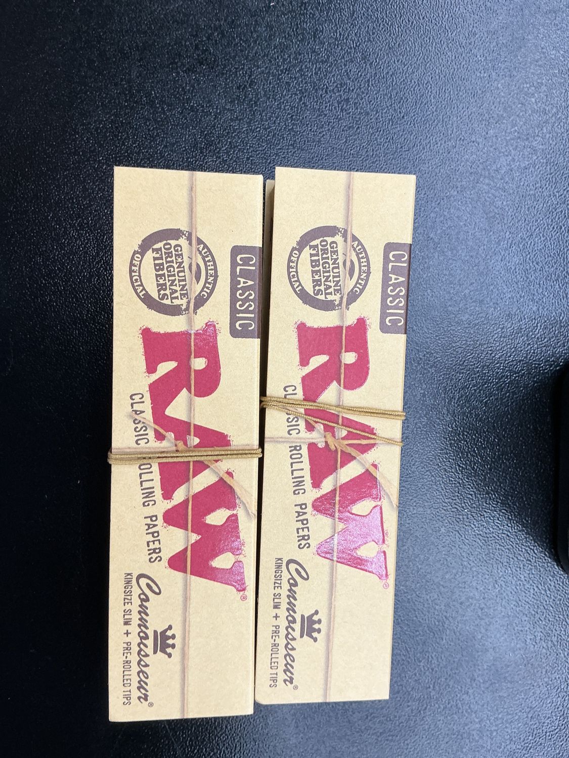 Raw CONNOSSEUR WITH pre-rolled tips