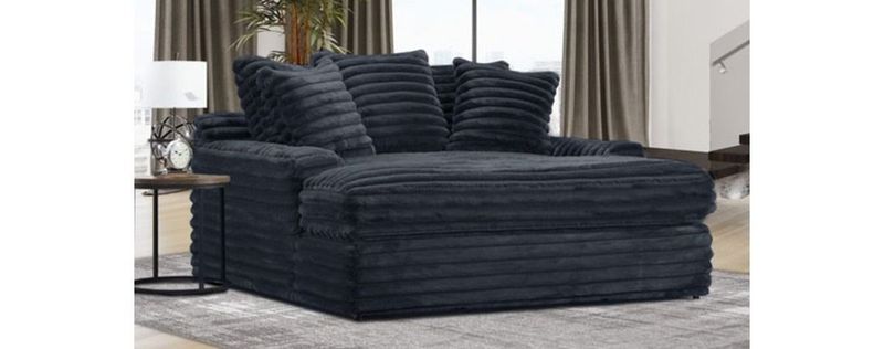 4500 Jenna Onyx Mega Chaise USB & C-Port 4500 Jenna Onyx Mega Chaise USB & C-Port