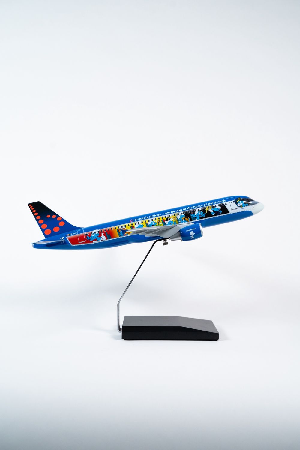 Brussels Airlines “Aerosmurf” A320-200 OO-SND 1:100