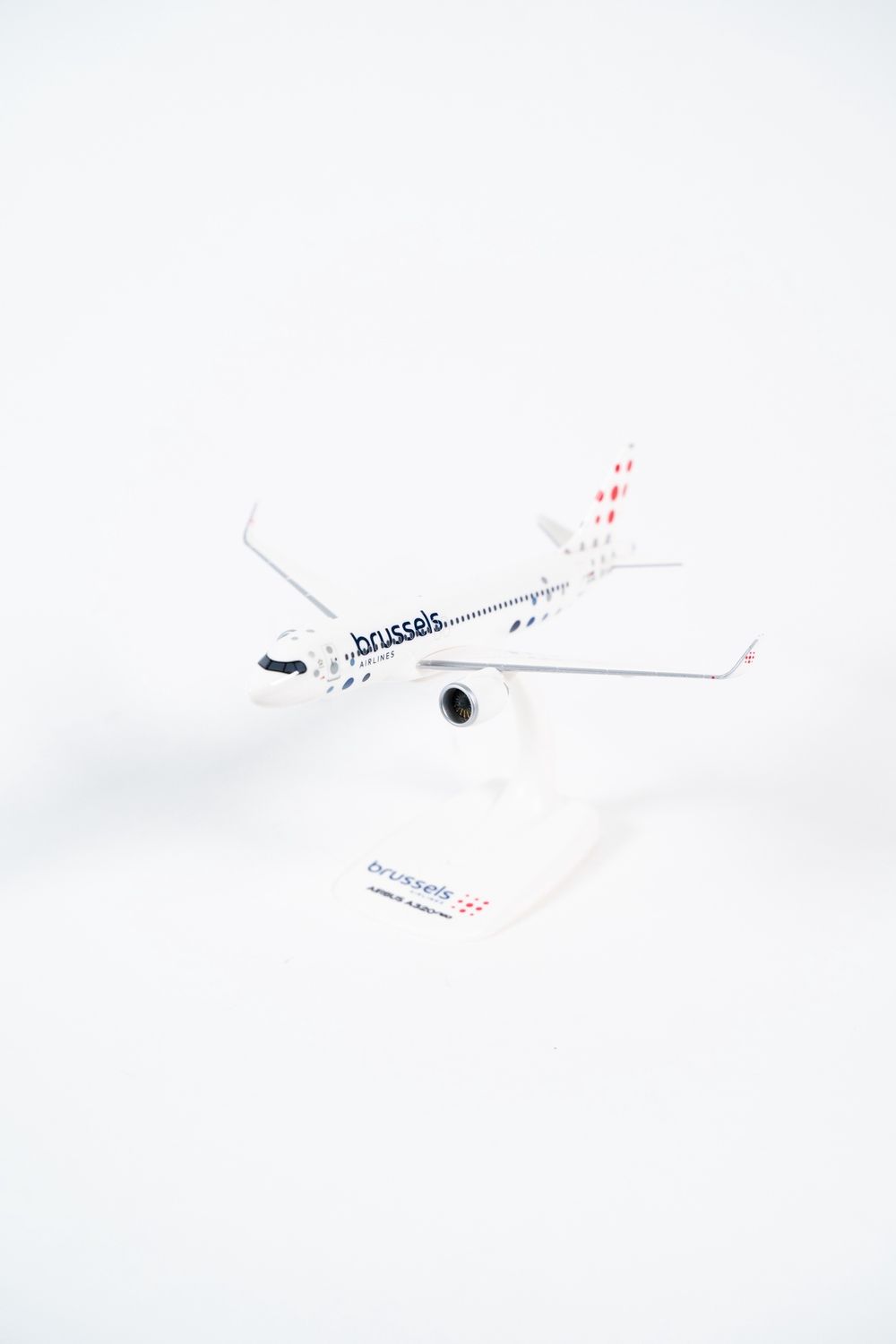 Brussels Airlines A320neo OO-SBA 1:200 WHITE