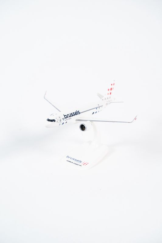 Brussels Airlines A320neo OO-SBA 1:200 WHITE