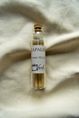 Zapałki w szklanej butelce z korkiem