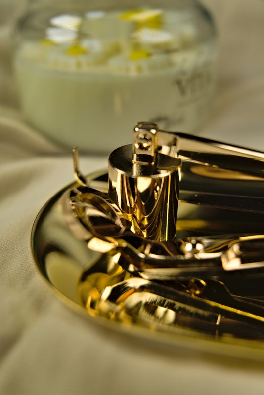 ZESTAW DO PIELĘGNACJI ŚWIEC 4 W 1 ZŁOTY