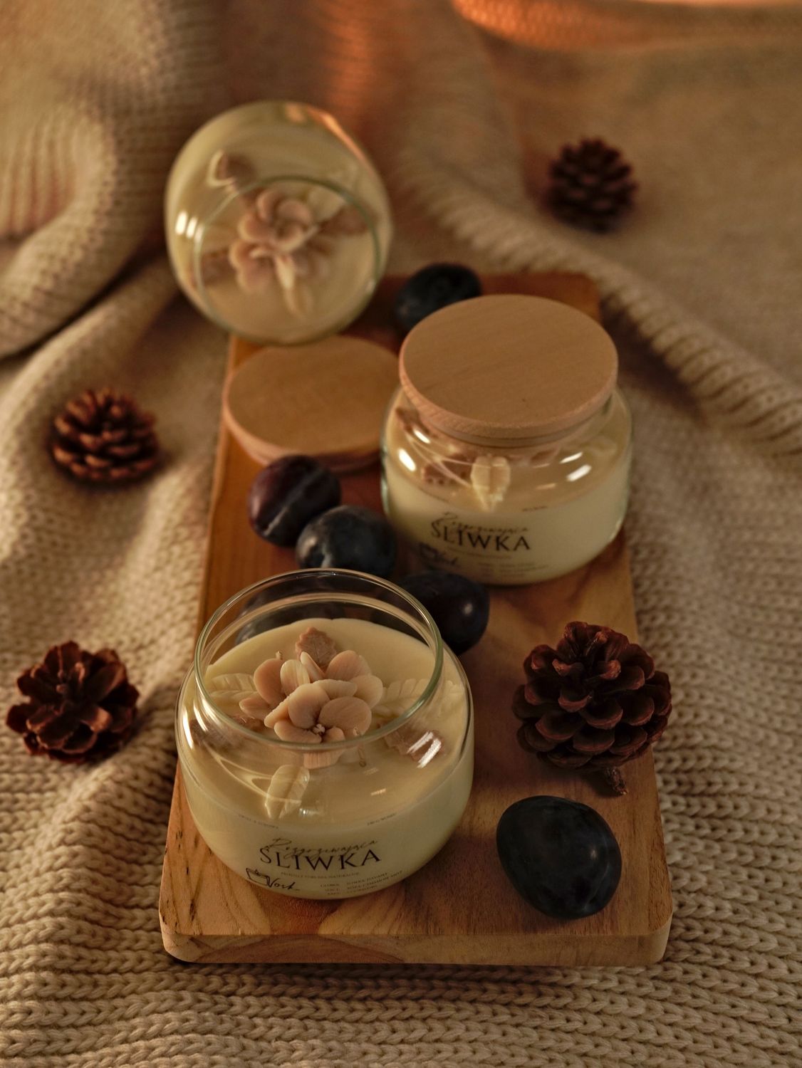 Rozgrzewająca Śliwka - świeca sojowa 240 g