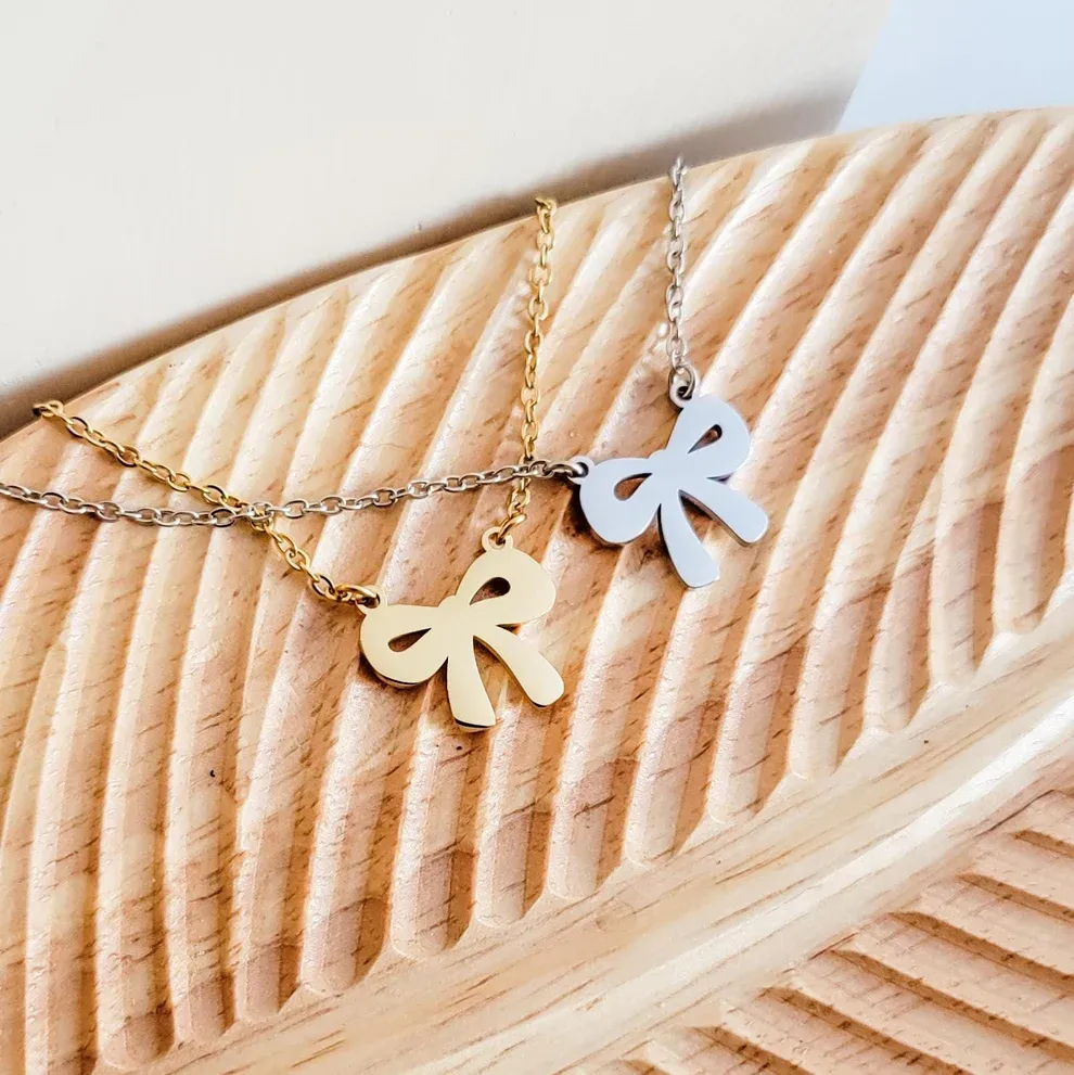 Bow Necklace