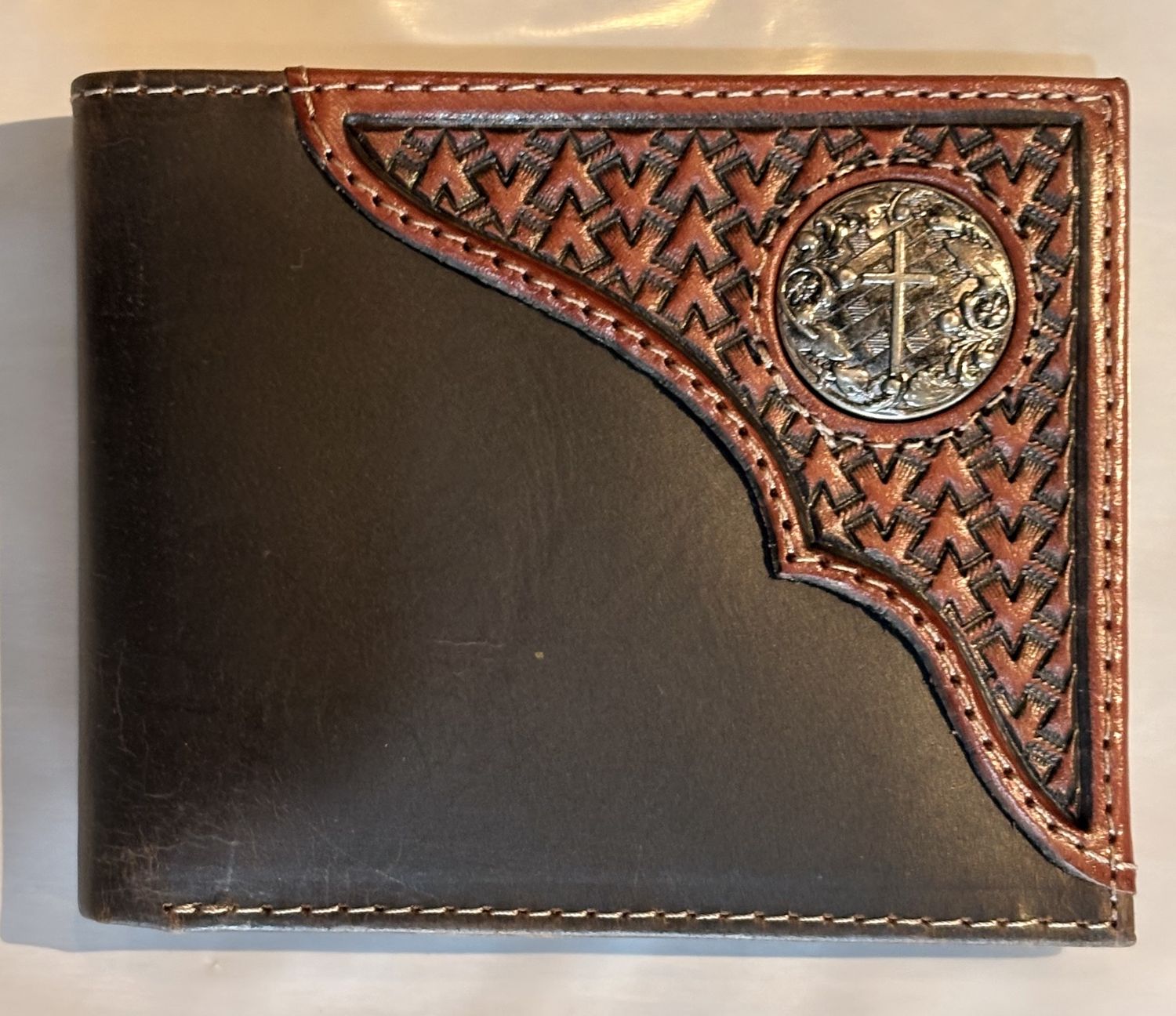 Justin Men's Bifold Wallet Tooled Yoke with Concho