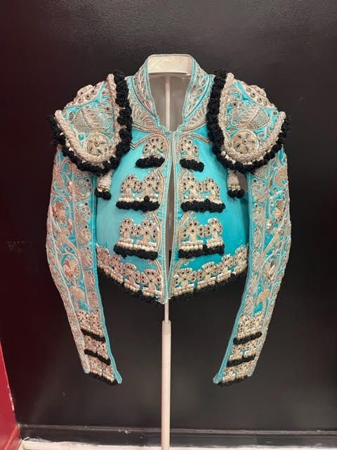 TRAJES EN PLATA