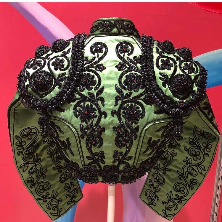 TRAJES AZABACHE/BLANCO