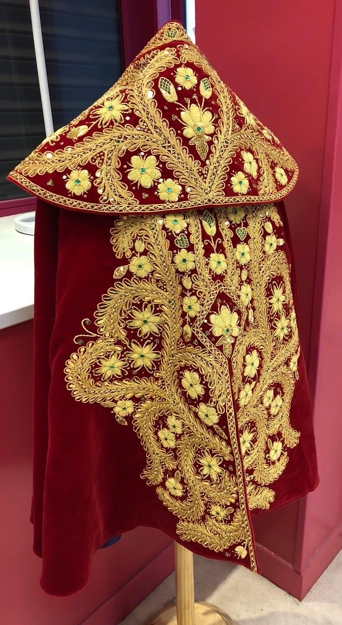 CAPOTES DE PASEO BORDADOS A CANUTILLO