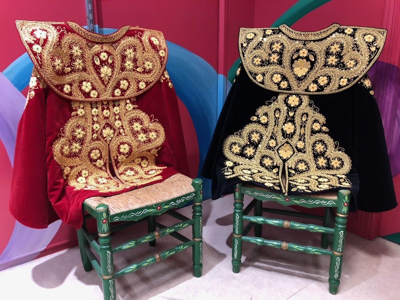 CAPOTES DE PASEO BORDADOS A CANUTILLO