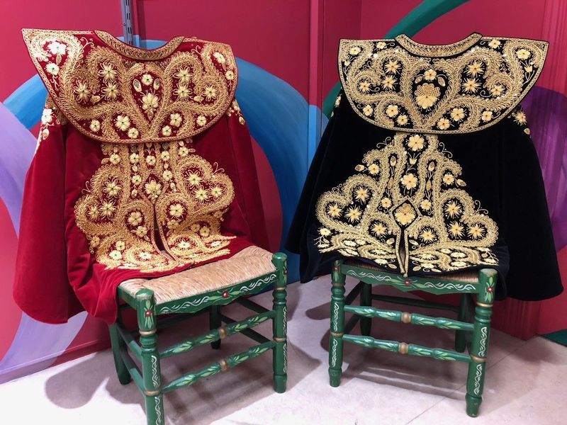 CAPOTES DE PASEO BORDADOS A CANUTILLO