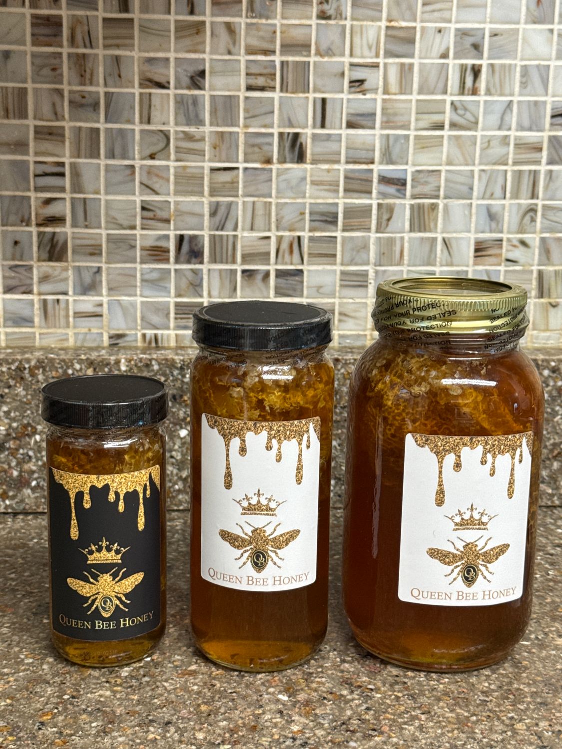 Queen Bee w’ Honeycomb 8 oz