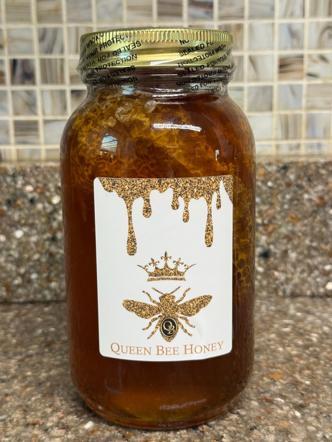 Queen Bee Honey w’ Honeycomb 32 oz