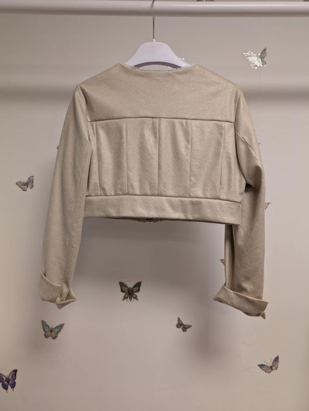 Jasje Champagne – met kanten halsdetail