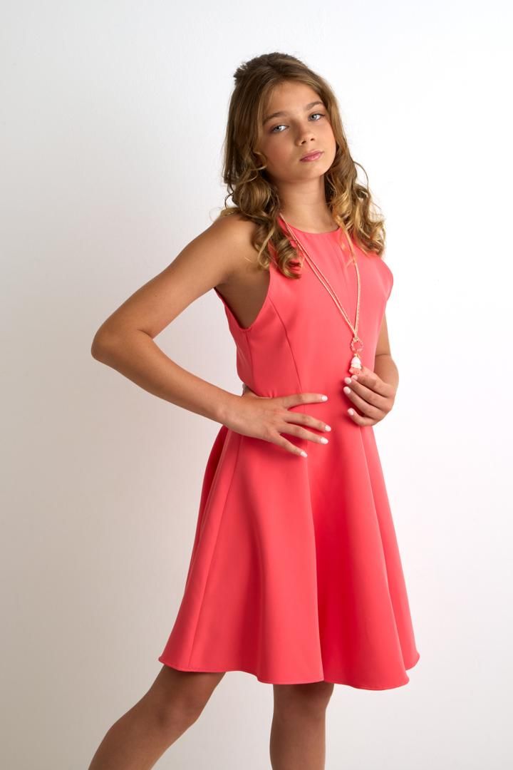Feestjurk “Ketty” – koraalroze feestjurk van Nina & Lucia
