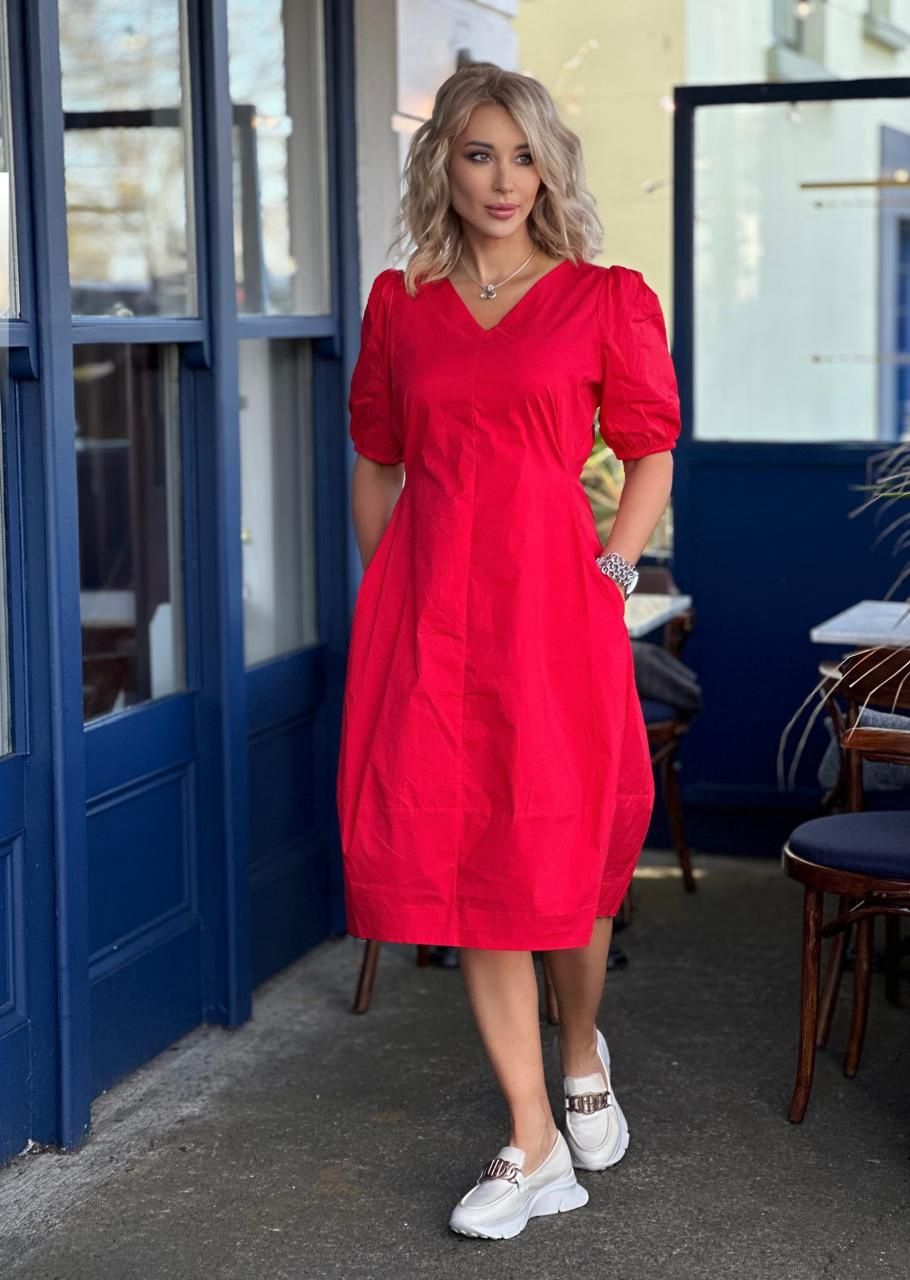 Antoinette Short Sleeve Dress in Fiery Red