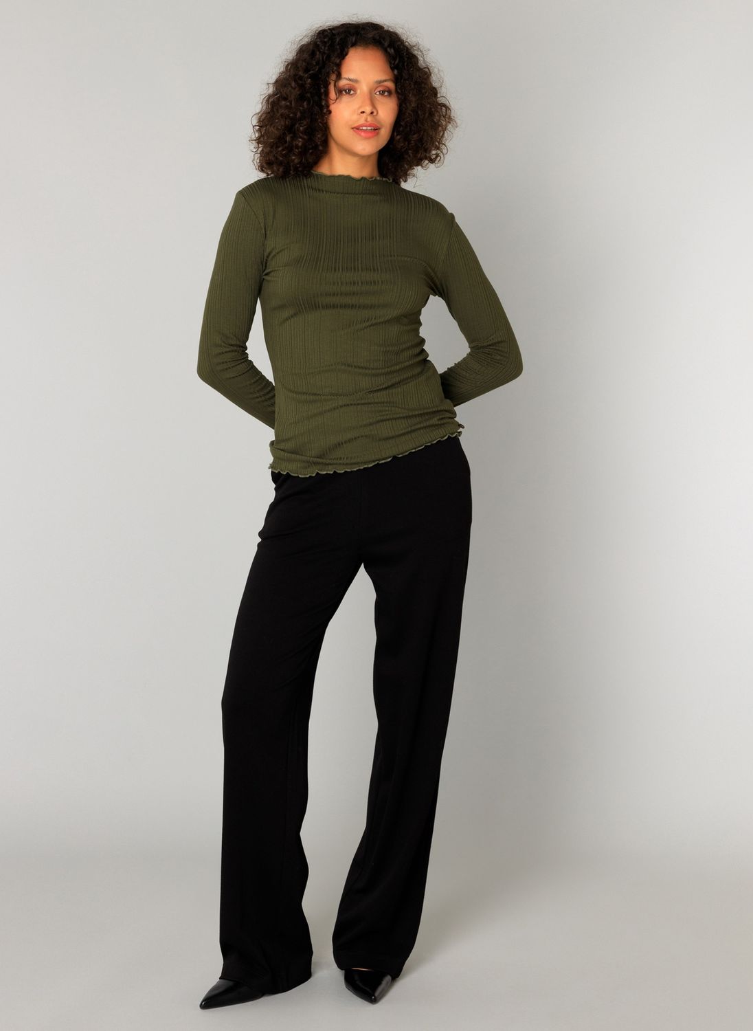 Paloma Essential Pants in Black