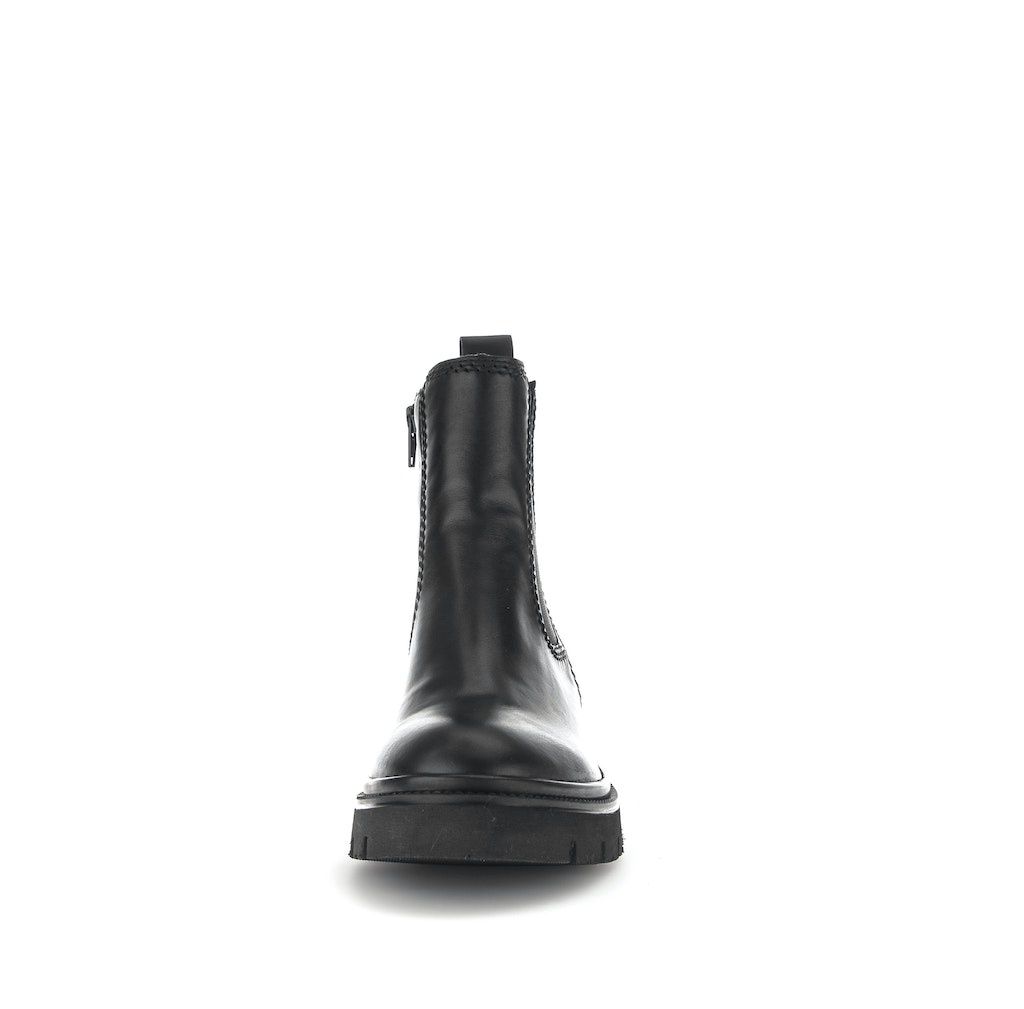 Chelsea Boots with Zipper in Black