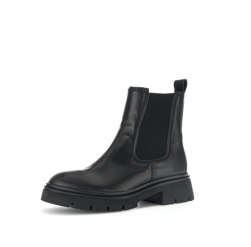 Chelsea Boots with Zipper in Black