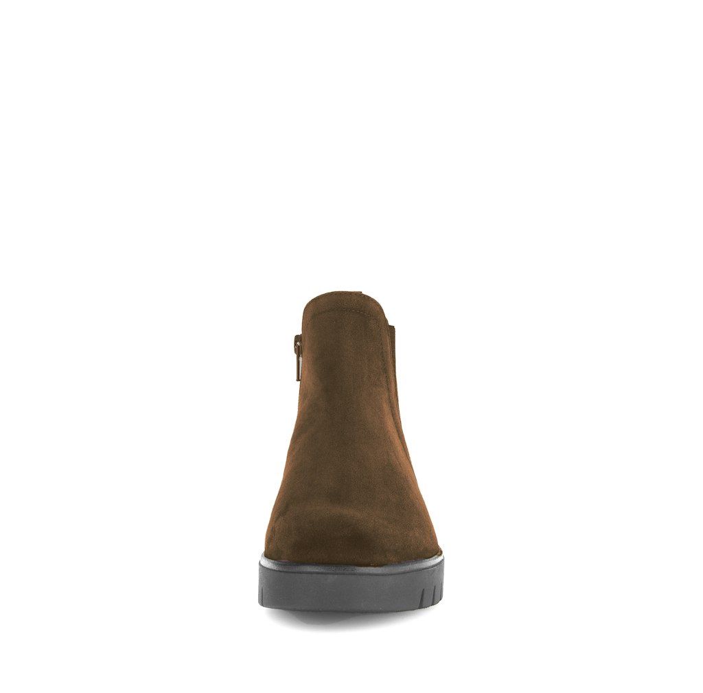 Low Heel Chelsea Boots in Brown