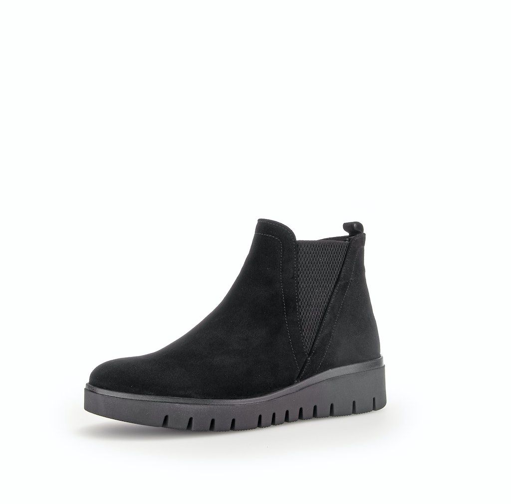 Low Heel Chelsea Boots in Black