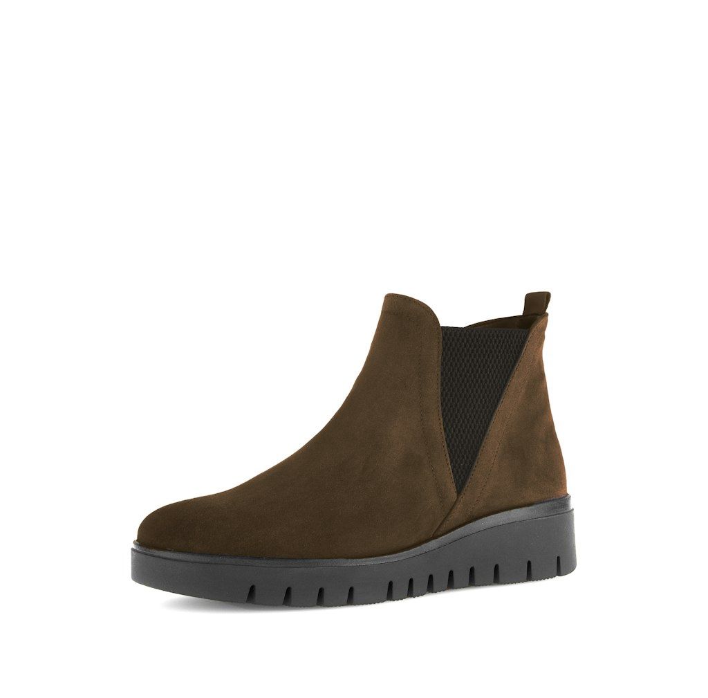 Low Heel Chelsea Boots in Brown