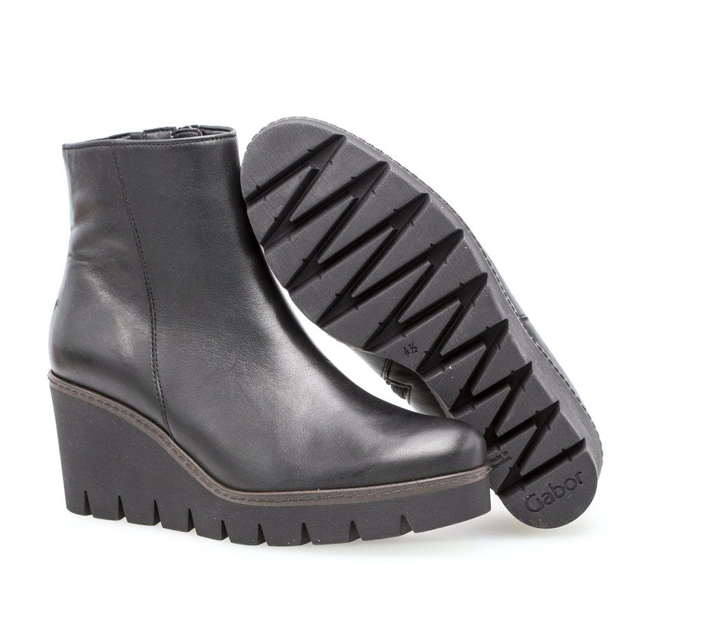 Leather Ankle Boots with Zipper in Black