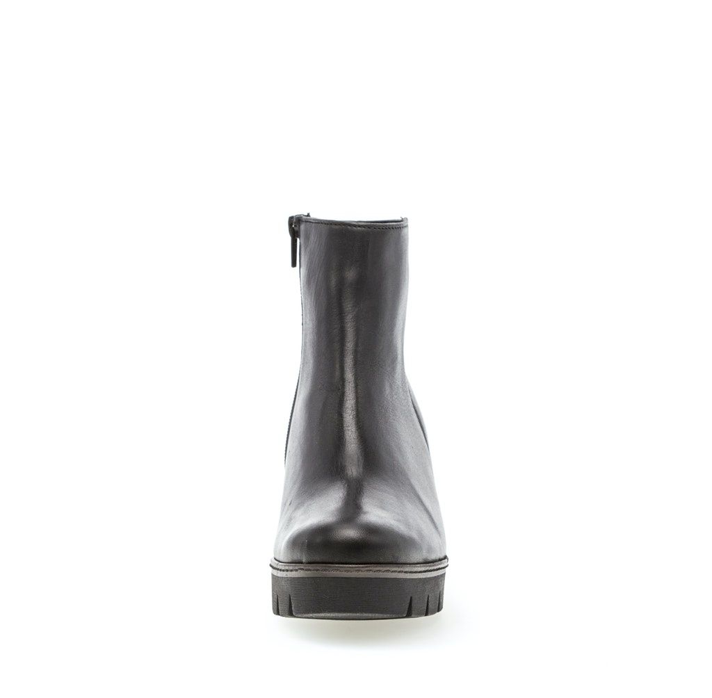Leather Ankle Boots with Zipper in Black