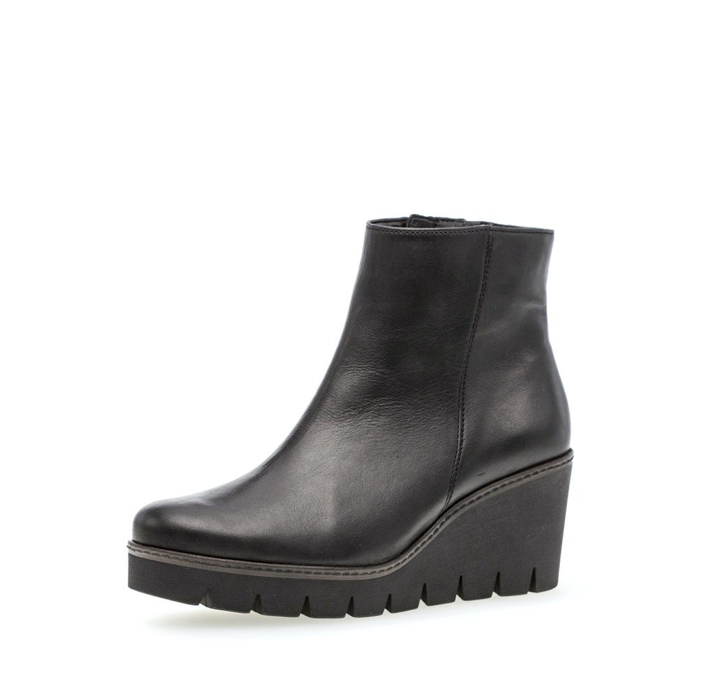 Leather Ankle Boots with Zipper in Black