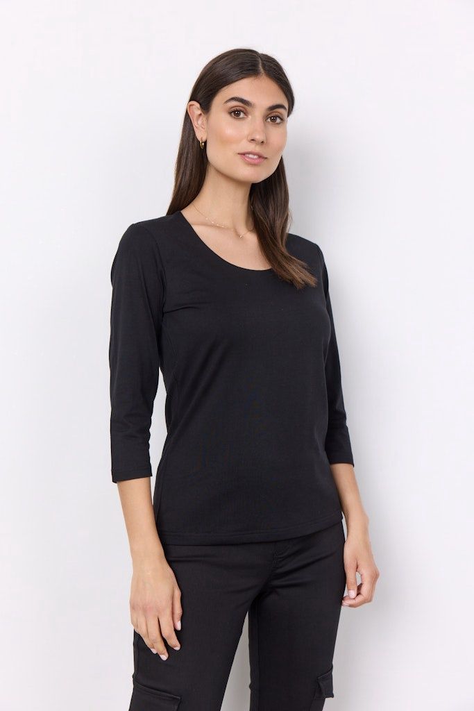 Pylle Stretchy T-Shirt in Black