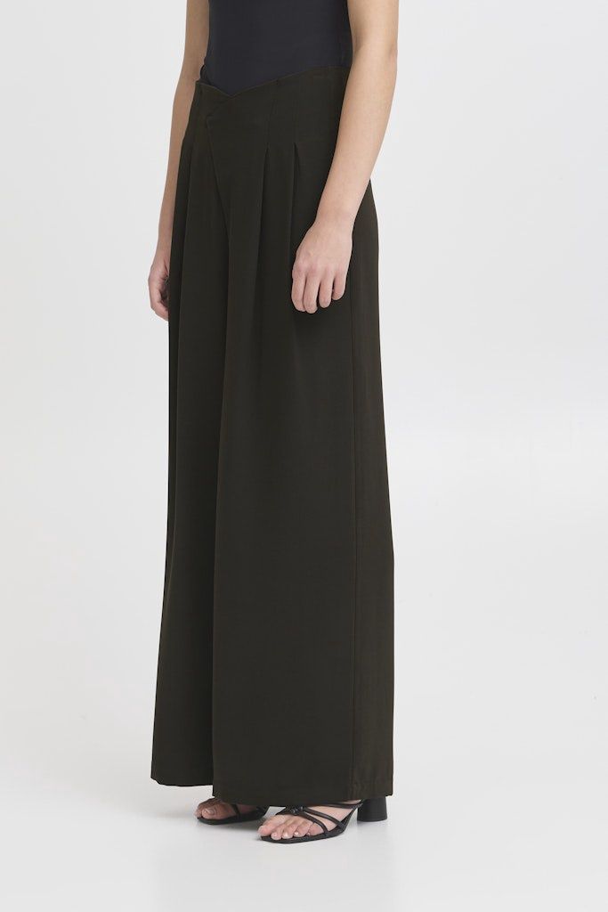 Linta Trousers in Black