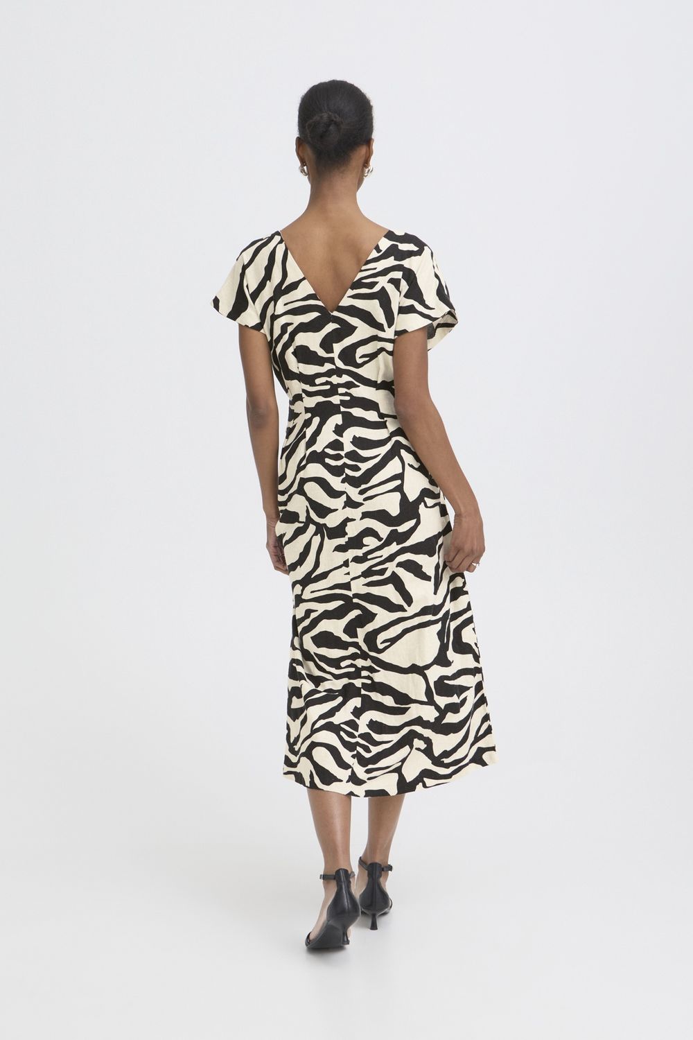 Linno Dress in Graphic Animal