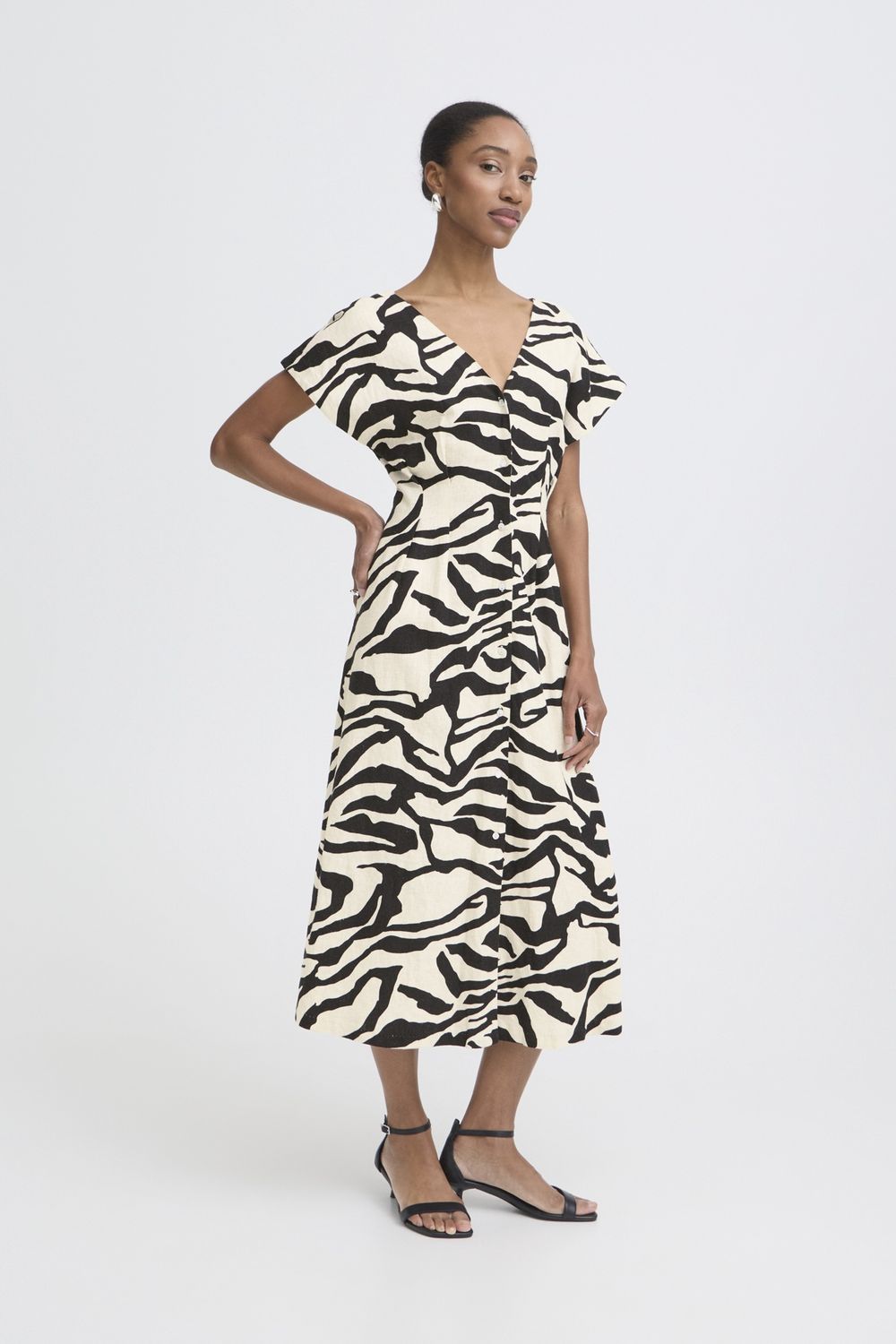 Linno Dress in Graphic Animal