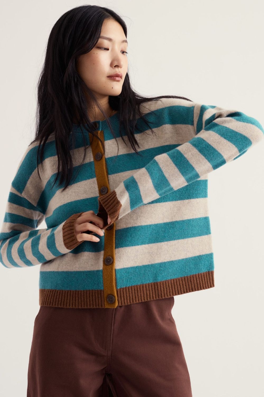 Port Kinnis Cardigan Merino in Wag Tail Lichen Seedbed