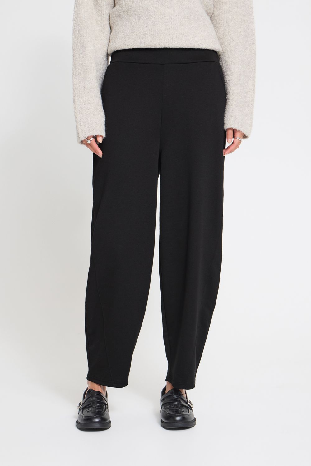 Kate Barrel Trousers in Black