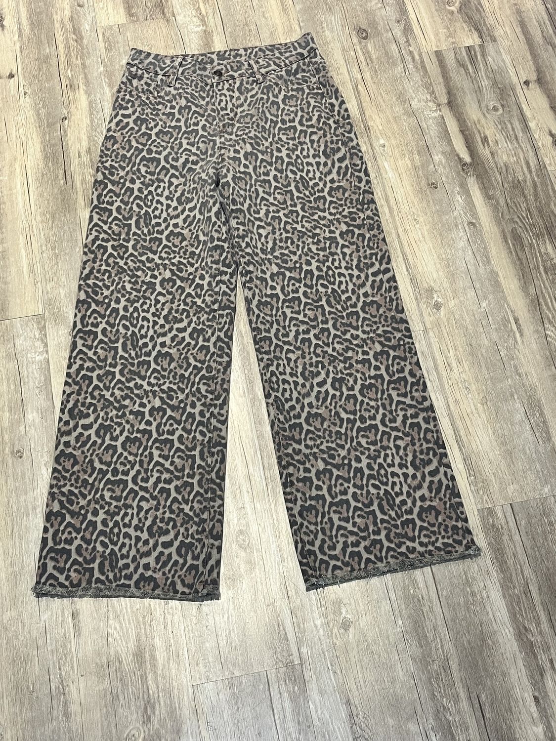 Leopard Frayed Jeans, Size: 6