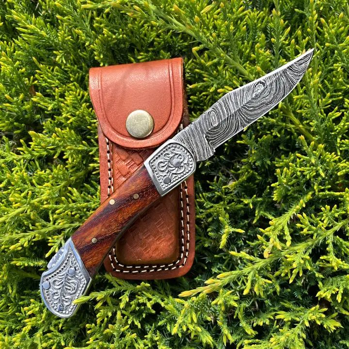 Pocket Knife Walnut Wood 6.5" Damascus