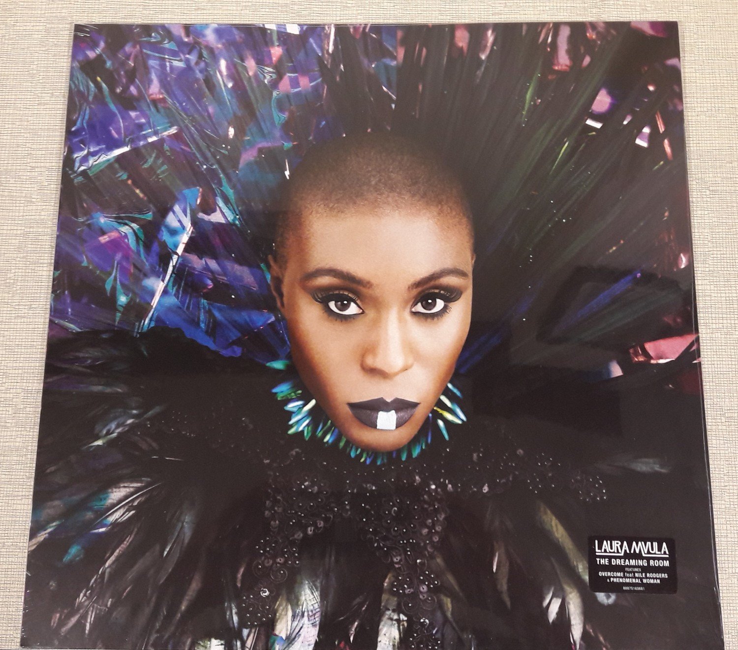 LAURA MVULA - 'DREAMING ROOM'