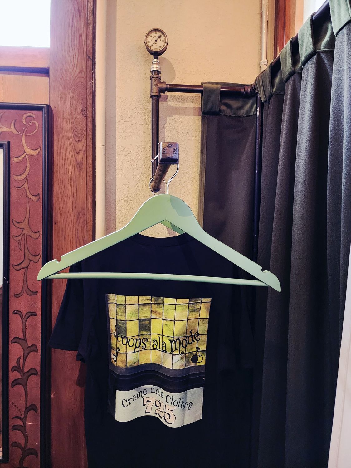 Rainbow green hanger