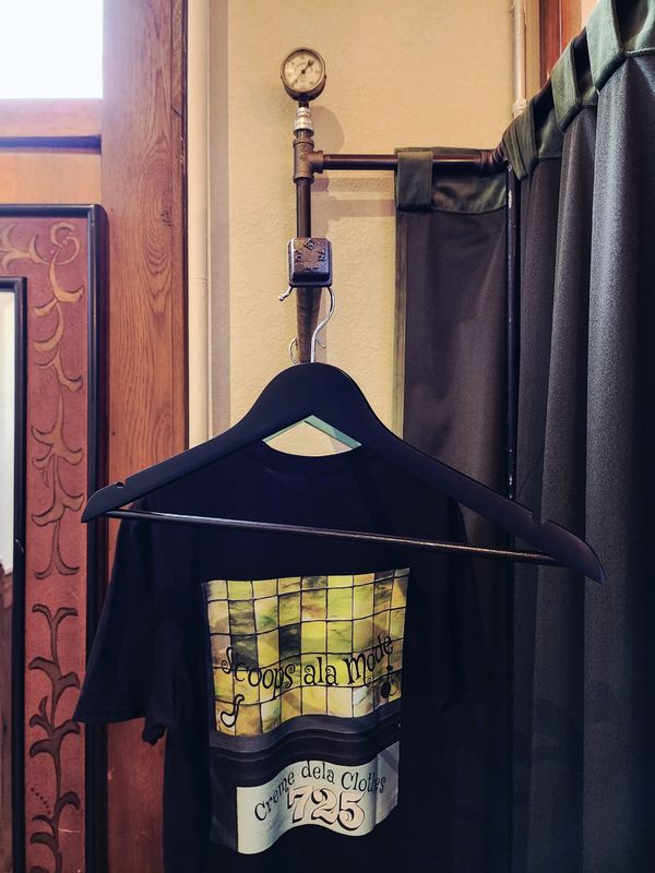 Utopia black hanger