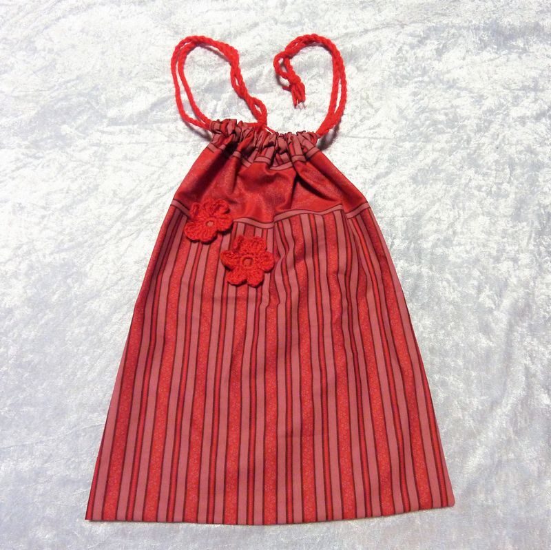 Geschenkbeutel 30 x 40 cm rote Blumen