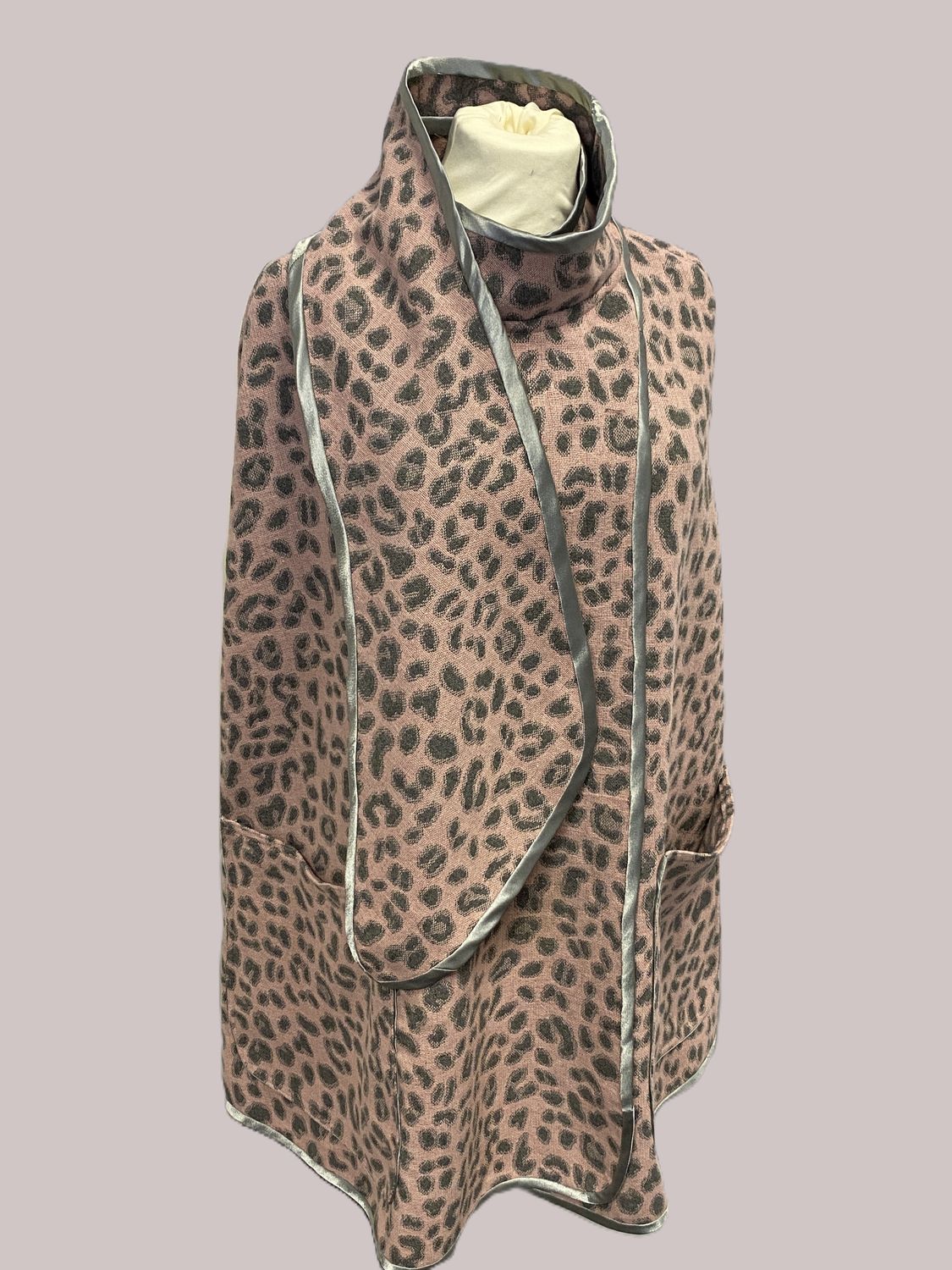 Cape mit Leoprint