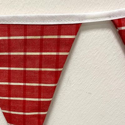 Wimpelgirlande im Landhausstil rot/weiss kariert
