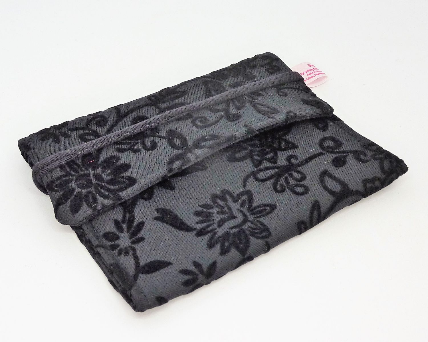 kleines Täschchen schwarz mit Blumen