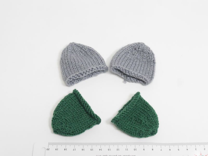 Päckchen mit gestrickten Rohlingen/ Eierwärmer