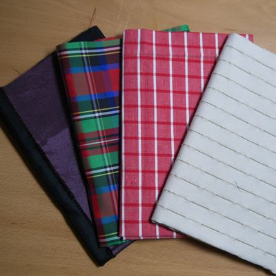 Stoff-Bundle Fat Quarters aus Downcycling – 4 Stück + Stecknadeln