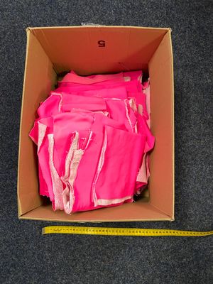 neonpink-farbenes Stoffpaket aus Lagerauflösung neonpink-farbenes Stoffpaket aus Lagerauflösung